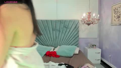 Snapshot of nahomi_wild chatting on December 10, 1:54 am Nahomi online show from December 10, 1:54 am