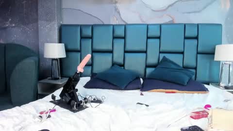 Snapshot of nahomi_wild chatting on February 12, 1:52 am Nahomi online show from February 12, 1:52 am