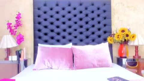 Nahomi  online show from October 7, 5:32 pm