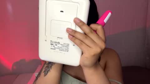 nahomy online show from December 14, 2:11 pm