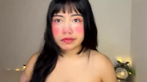 nahomy online show from March 29, 1:00 pm