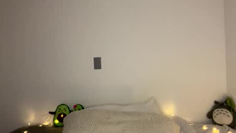 nahomy online show from April 16, 1:01 pm