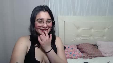 Snapshot of nahomy_larsen chatting on December 12, 7:59 pm Nahomy online show from December 12, 7:59 pm
