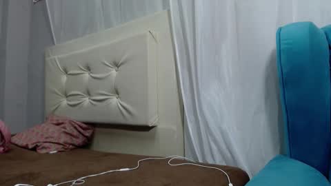 Snapshot of nahomy_larsen chatting on December 23, 5:22 pm Nahomy online show from December 23, 5:22 pm