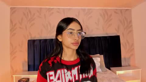 Nahomy  online show from December 22, 12:24 pm