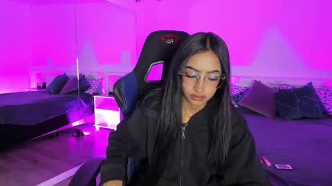 Nahomy  online show from January 10, 11:34 am