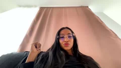 Nahomy  online show from January 11, 9:20 pm