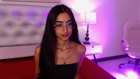 Nahomy  online show from January 12, 11:37 am