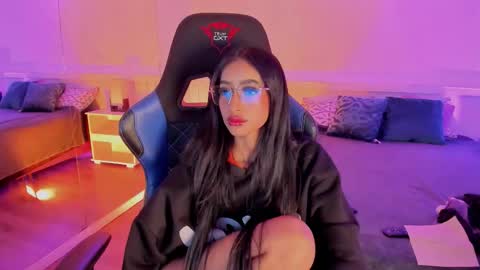 Nahomy  online show from January 14, 11:38 am