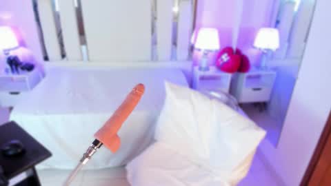 Nahomy Roberts online show from November 3, 12:06 pm