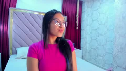 Snapshot of nai_blue chatting on September 15, 12:43 am nai_blue online show from September 15, 12:43 am