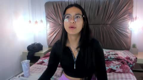 Snapshot of nai_blue chatting on October 9, 4:32 am nai_blue online show from October 9, 4:32 am