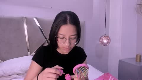 Snapshot of nai_blue chatting on October 21, 1:34 pm nai_blue online show from October 21, 1:34 pm