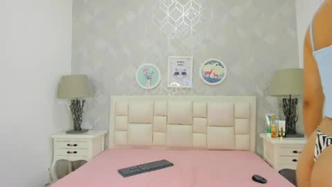 naia_cox online show from April 8, 3:39 am