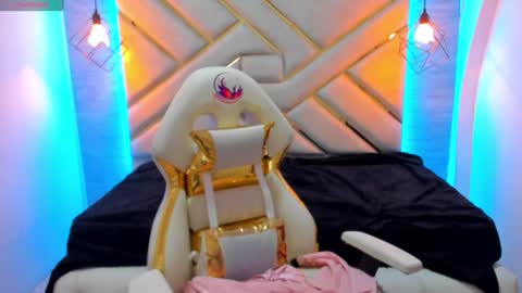 Snapshot of naia_karter chatting on February 1, 6:19 pm online show from February 1, 6:19 pm