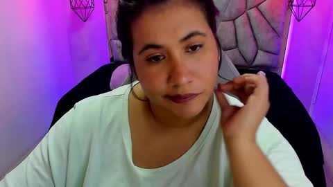 Snapshot of naia_karter chatting on February 12, 10:15 pm online show from February 12, 10:15 pm