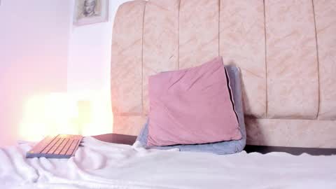 Naia x online show from March 20, 4:01 pm