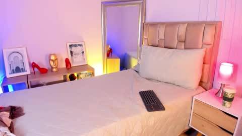 Ana online show from November 6, 9:05 pm