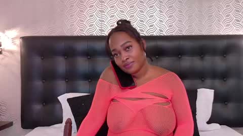 Snapshot of naiaramasson_ chatting on June 6, 12:21 pm naiaramasson_ online show from June 6, 12:21 pm