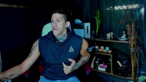 naider_1 online show from March 28, 6:46 am