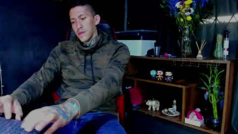 naider_1 online show from April 19, 4:23 am