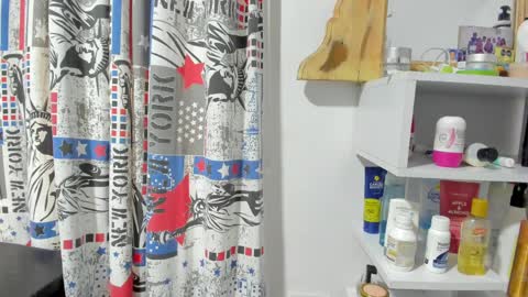 Natalia Flores online show from April 1, 10:51 pm