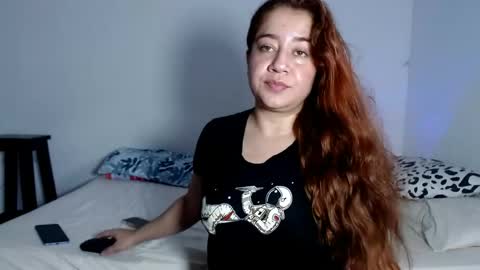 Snapshot of naive_natty1 chatting on May 6, 6:24 pm Natalia Flores online show from May 6, 6:24 pm