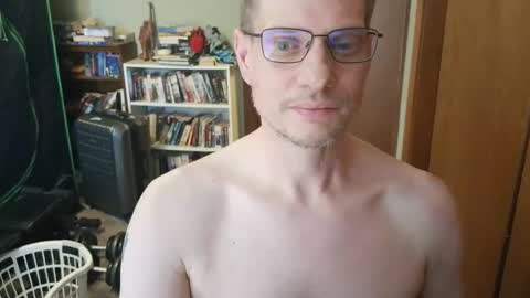 Snapshot of nakedcav chatting on April 28, 7:52 pm NakedClown online show from April 28, 7:52 pm