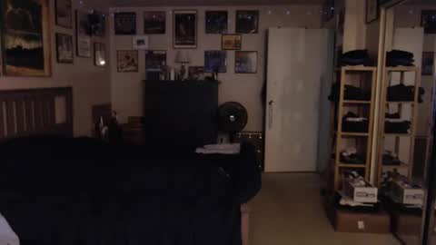 Snapshot of nakedmonkey chatting on December 29, 1:13 am nakedmonkey online show from December 29, 1:13 am