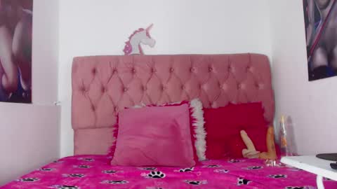 Snapshot of nalaroy chatting on October 8, 5:27 am NALAROY online show from October 8, 5:27 am