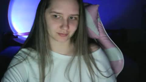 Snapshot of nalorine chatting on April 4, 4:04 pm Lola online show from April 4, 4:04 pm