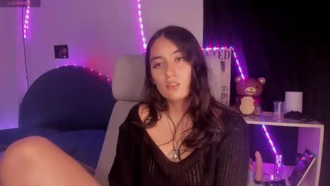 Snapshot of nami_white chatting on September 25, 3:32 am nami_white online show from September 25, 3:32 am
