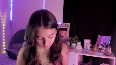 Snapshot of nami_white chatting on October 10, 1:37 am nami_white online show from October 10, 1:37 am