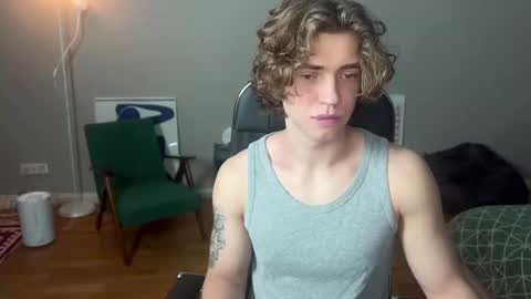 Snapshot of namiraaxel chatting on February 11, 6:30 am Georges online show from February 11, 6:30 am