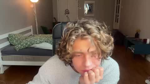 Snapshot of namiraaxel chatting on February 22, 7:36 pm Georges online show from February 22, 7:36 pm