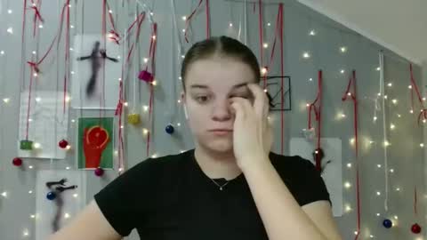 Nana online show from December 2, 8:08 am