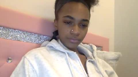 nanaonn online show from March 5, 6:59 pm