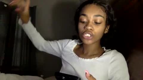 nanaonn online show from April 15, 6:37 pm