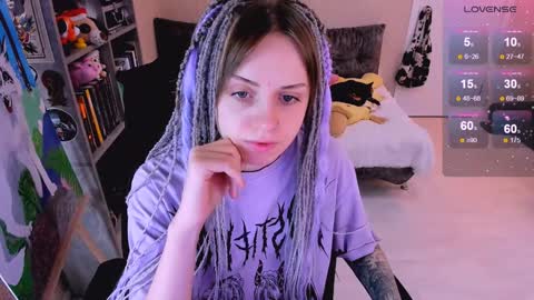 Snapshot of nanitamoore chatting on December 9, 8:11 am Monday-Friday 12-4 AM and 6-9 AM New York time online show from December 9, 8:11 am