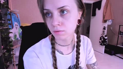 Snapshot of nanitamoore chatting on January 11, 8:22 am Monday-Friday 12-4 AM and 6-9 AM New York time online show from January 11, 8:22 am