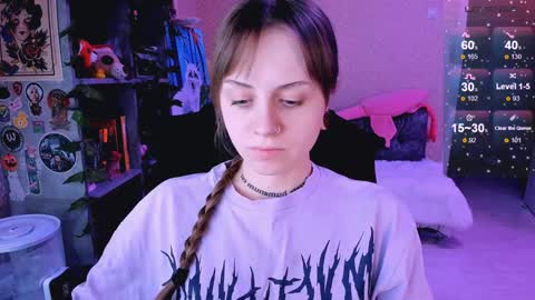 Snapshot of nanitamoore chatting on February 6, 9:06 pm Monday-Friday 12-4 AM and 6-9 AM New York time online show from February 6, 9:06 pm