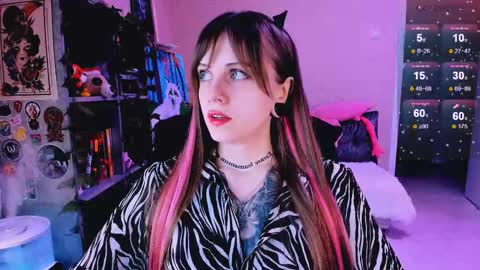 Snapshot of nanitamoore chatting on March 5, 8:21 pm Monday-Friday 12-4 AM and 6-9 AM New York time online show from March 5, 8:21 pm