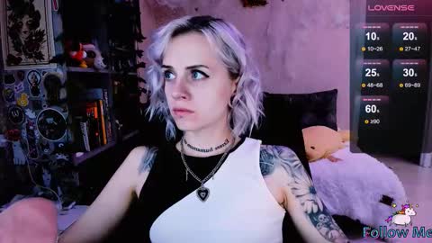 Snapshot of nanitamoore chatting on October 6, 9:56 pm Monday-Friday 12-4 AM and 6-9 AM New York time online show from October 6, 9:56 pm