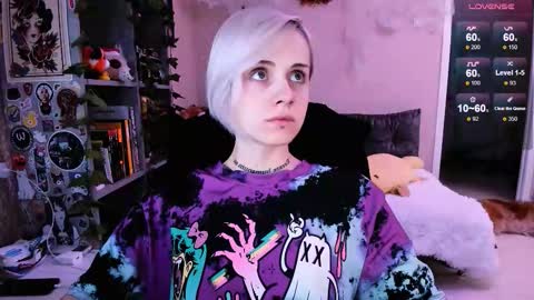 Snapshot of nanitamoore chatting on October 9, 8:40 pm Monday-Friday 12-4 AM and 6-9 AM New York time online show from October 9, 8:40 pm