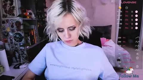 Snapshot of nanitamoore chatting on October 15, 8:53 pm Monday-Friday 12-4 AM and 6-9 AM New York time online show from October 15, 8:53 pm