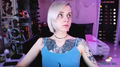 Snapshot of nanitamoore chatting on October 21, 9:32 am Monday-Friday 12-4 AM and 6-9 AM New York time online show from October 21, 9:32 am