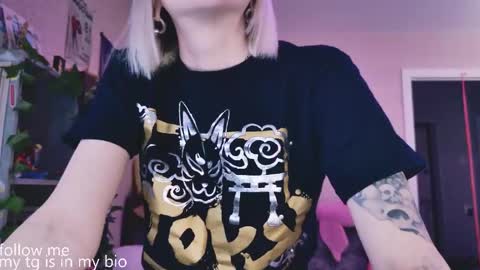 Snapshot of nanitamoore chatting on May 1, 7:51 pm Monday-Friday 12-4 AM and 6-9 AM New York time online show from May 1, 7:51 pm