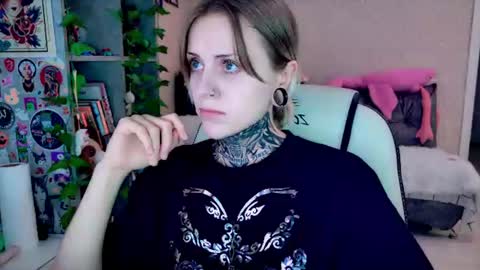 Snapshot of nanitamoore chatting on July 19, 8:01 pm Monday-Friday 12-4 AM and 6-9 AM New York time online show from July 19, 8:01 pm