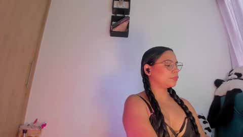 Snapshot of nanny1_ chatting on February 17, 8:04 pm Nanny online show from February 17, 8:04 pm