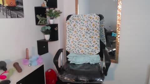 nany_pretty online show from December 18, 5:31 pm